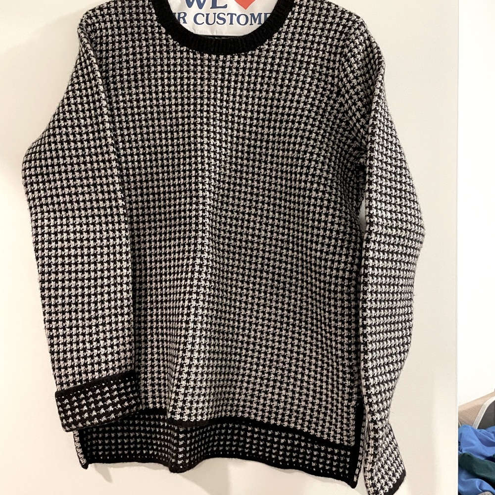 Theory merino wool sweater size medium, runs small.